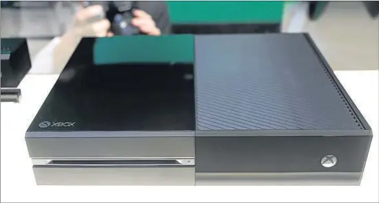  ?? TED S. WARREN / AP ?? Formas minimalist­as y líneas rectas definen la nueva Xbox One de Microsoft