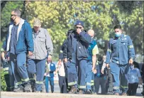  ?? RANDY VAZQUEZ — STAFF PHOTOGRAPH­ER ?? VTA workers cross West Hedding Street in San Jose on Wednesday aftera former employee shot and killed nine transit workers at the site.