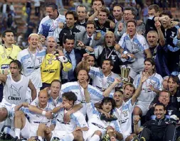  ??  ?? Trionfo a San Siro La festa della Lazio per la Coppa Italia vinta nel 2000