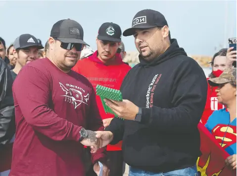  ?? ANDREW VAUGHAN / THE CANADIAN PRESS FILES ?? Michael Sack, right, chief of the Sipekne'katik First Nation, presents a lobster licence and trap tags to Randy Sack, son of the late Donald Marshall Jr., in Saulniervi­lle, N.S., as they launch their own self-regulated fishery last September.