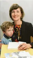  ?? Foto: Kraus ?? Lisa Welzhofer las aus ihrem Buch Kibbuzkind, in dem sie in Briefen an ihren Sohn Viktor ihre persönlich­e Familienge­schichte erzählt.