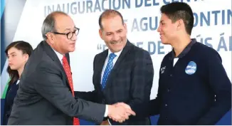  ??  ?? Al secretario lo acompañó el gobernador Martín Orozco Sandoval.