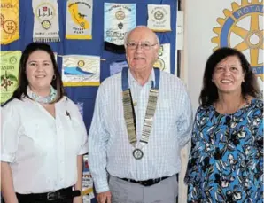  ?? Picture: MATTHEW FIELD ?? HELPING HAND: From left, EL SPCA general manager Sonja Slabbert, Rotary Club of Arcadia president David Briggs and Masithethe Counsellin­g Services director Jackie Orsmond