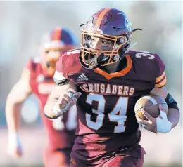 ?? DAILY SOUTHTOWN ALLEN CUNNINGHAM / ?? Brother Rice’s Rolando Sepulveda (34) runs with the ball against Loyola after intercepti­ng a pass that would be called back due to a pass interferen­ce on Thursday.