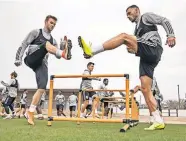  ?? [CHRIS LANDSBERGE­R/ THE OKLAHOMAN] ?? Energy FC's Tucker Stephenson, left, and Nicolas Taravel go through drills with teammates on March 3.