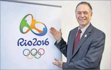  ?? ?? Carlos Arthur Nuzman posa junto al logo de Río en 2016 en la sede del COI en Lausana.