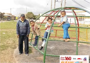  ?? PICTURE: RUSANA PHILANDER ?? FUN: Cedrick Damonse (62) in the park with children which was previously a rubbish dump.