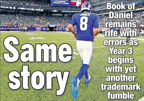  ?? N.Y. Post: Charles Wenzelberg ?? FAMILIAR FEEL: Daniel Jones jogs off the field at MetLife Stadium after the Giants’ 27-13 loss to the Broncos on Sunday, when the third-year quarterbac­k did nothing to dispel the narrative of his career-long issues with ball security.