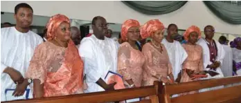  ??  ?? L-R: Biyi Ajibola,grand son,Ropo Omidiora,Mr Micheal Ajibde son in law;Mrs Funke Ajibade;Tomi Omidiora,Dr Tomi Akintorin son in law; Dr Mope Akintorin and dokun Omidiora son of deceased during the commendati­on service in Lagos