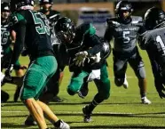  ?? Billy Calzada / Staff photograph­er ?? Southwest’s Trey Cano runs for yardage during Friday’s playoff victory over Weslaco East.