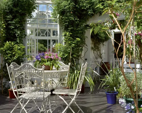  ??  ?? Above: The plant-filled conservato­ry overlooks the garden.