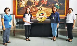  ??  ?? Deputy Treasurer Sharon Almanza (second from left) formally receives the check representi­ng Pagcor’s P5 billion cash dividends remittance from AVP for Fund Management and Administra­tive Department Maria Cynthia Paz at the Bureau of the Treasury office in Intramuros, Manila. With them in photo are Treasury Operations Officer IV Purita Belgica (extreme left) and Pagcor Senior Manager May Pineda (extreme right).