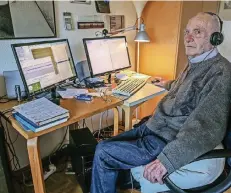  ?? RP-FOTO: HANS-JÜRGEN BAUER ?? Bruno Klingen (84) kann sich einen Alltag ohne PC und Internet nicht vorstellen. „Die Arbeit gibt meinem Tag Struktur“, sagt er.