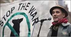  ??  ?? PROTEST: Actor Mark Rylance addresses the crowd yesterday