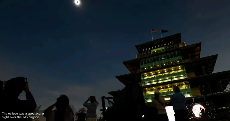  ?? ?? The eclipse was a spectacula­r sight over the IMS pagoda