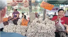  ?? PATIPAT JANTHONG ?? Garlic for sale at a market in Bang Khen.