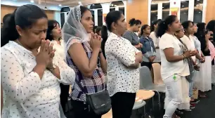  ?? Photo by Angel Tesorero ?? The Sri Lankan Christian community in Dubai holds a special Mass on Monday night at St Francis of Assisi Church in Jebel Ali to offer prayers for the blast victims. —