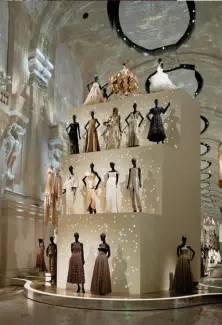  ??  ?? LOOKING UP From top: A space in the show that highlights John Galliano’s couture creations for the brand; the Nave filled with couture dresses worn by stars; Monsieur Dior’s iconic New Look from 1947