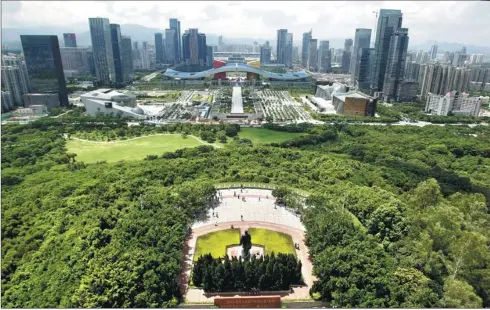  ?? PHOTOS PROVIDED TO CHINA DAILY ?? A spectacula­r view from Lianhua Mountain Park in the center of Shenzhen’s Futian district, with Shenzhen Civic Center and CBD in the background.