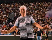  ?? AFB ?? Bagno di folla Gian Piero Gasperini, 64 anni, acclamato allo stadio