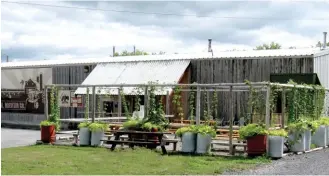  ??  ?? Beer garden The ambience at Beau’s makes a visit to the Lanark Hill brewery a fun day trip