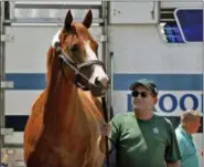  ?? GARRY JONES — THE ASSOCIATED PRESS ?? Assistant trainer Jimmy Barnes holds Preakness Stakes and Kentucky Derby winner Justify as a crowd welcomes the horse back to Barn 33 at Churchill Downs in Louisville, Ky., Sunday. Justify will attempt to become the winner of horse racing’s Triple...