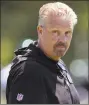  ?? Julio Cortez / Associated Press ?? Jets defensive Coordinato­r Gregg Williams watches drills during mandatory minicamp on June 4 in Florham Park, N.J.