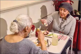  ?? RANA DÜZYOL / THE WASHINGTON POST ?? Carole, left, and Norma Jean eating lunch together at Miss Mamie’s Spoonbread Too.