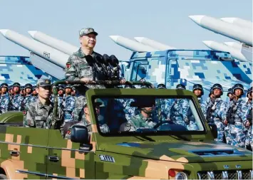  ?? Foto: Li Tao, Xinhua, ap, dpa ?? Chinas Staatschef Xi Jinping bei der Parade zum 90 jährigen Bestehen der Volksbefre­iungsarmee.