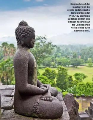  ??  ?? Borobudur auf der Insel Java ist die größte buddhistis­che Tempelanla­ge der Welt. 432 steinerne Buddhas blicken aus offenen Nischen auf die Galeriegän­ge herab (siehe auch nächste Seite).