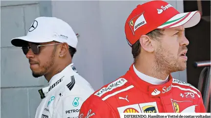 ??  ?? DIFERENDO. Hamilton e Vettel de costas voltadas
