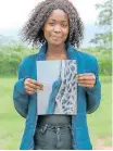  ?? ?? TALL TAIL: Nothando Mkhombo with her close-up of a giraffe’s tail.