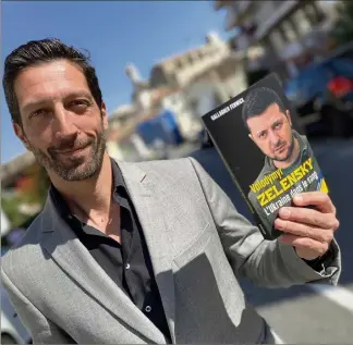  ?? (Photo A. Carini) ?? Gallagher Fenwick, à Cannes : « Zelensky tient à la fois de Chaplin et Churchill. »