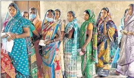  ?? REUTERS ?? People wait in line to cast their votes at a polling station in West Bengal’s Purulia district on Saturday.