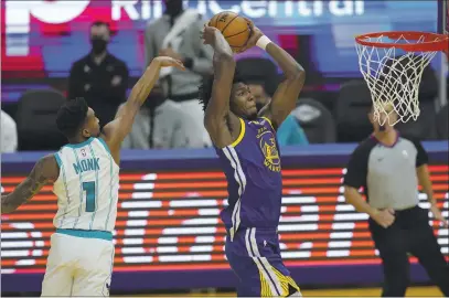  ?? JEFF CHIU — THE ASSOCIATED PRESS ?? Golden State Warriors center James Wiseman, front right, dunks against Charlotte Hornets guard Malik Monk (1) during the second half Friday in San Francisco.