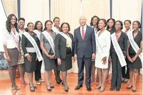 ?? CONTRIBUTE­D ?? The 2017 National Farm Queen contestant­s made a courtesy call on Governor General Sir Patrick Allen at King’s House recently.