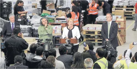  ?? FOTO: AGENCIAUNO ?? Presidenta Bachelet participó ayer de una actividad junto al ministro de Educación.