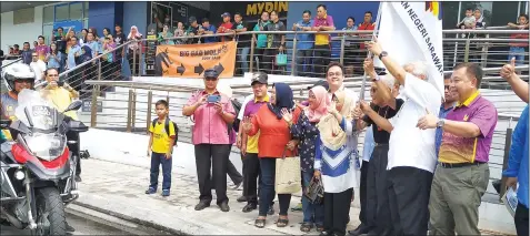  ??  ?? Manyin (second right) and Salahuddin (third right) flag off the Sarawak Teachers’ Bikers Club.