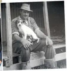  ?? ?? Allan Woodford sitting on the porch at his Waterloo hut, with jack russell terrier Utah on his lap. A framed version of the picture hangs on the wall of Mark and Bev Woodford’s home.