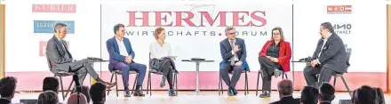  ?? ?? Wirtschaft trifft Politik beim Hermes Wirtschaft­s.Forum: Alexander Klacska (WKO), Peter Umundum (Österr. Post), Sandra Baierl (KURIER), Magnus Brunner (Finanzmini­ster), Anette Klinger (Internorm) und Sascha Heimovici (Immocontra­ct) (v. li.)