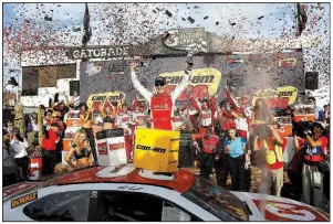  ?? AP/ROSS D. FRANKLIN ?? Matt Kenseth defeated Chase Elliott by 1.207 seconds to win the Cam Am 500 at Phoenix Internatio­nal Raceway in Avondale, Ariz.