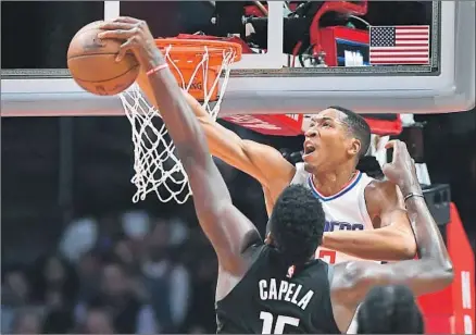  ?? Photograph­s by Wally Skalij Los Angeles Times ?? CLIPPERS FORWARD Wesley Johnson goes up high to block a second-quarter shot by Clint Capela of the Houston Rockets. Another block by Johnson, in the fourth quarter, choked off a last-gasp rally by the Rockets.