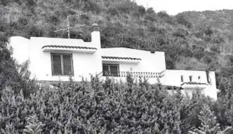  ?? ?? Villa Ghira, luogo del massacro del Circeo, avvenuto la notte del 29 settembre del 1975, in
un’immagine d’archivio. L’abitazione si trova a Punta Rossa, nel comune di San Felice