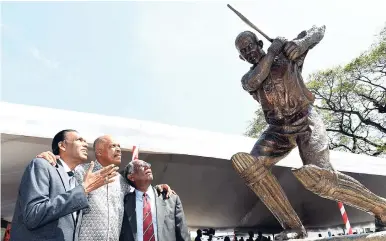  ?? NORMAN GRINDLEY/CHIEF PHOTO EDITOR ?? Billy Heaven (left), CEO, CHASE Fund; University of the West Indies Vice-Chancellor Sir Hilary Beckles (centre) and Lyndel Wright, former Boys’ Town cricketer and administra­tor, inspect the statue of outstandin­g cricketer O’Neil Gordon ‘Collie’ Smith...