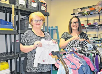  ?? DESIREE ANSTEY/JOURNAL PIONEER ?? Belinda MacKeigan-Woods, the operator of the Free Store from left, and Jennafer Lynch-Bernard sort the items of clothing by size and gender along the racks. While new shelving units with clear labels allow for a stress-free shopping experience.