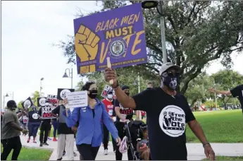  ?? MARTA LAVANDIER)
(AP PHOTO/ ?? Supporters of restoring Florida felons’ voting rights march to an early voting precinct, on Saturday in Fort Lauderdale, Fla. The Florida Rights Restoratio­n Coalition led marches to the polls in dozens of Florida counties.