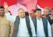  ?? PTI FILE ?? Samajwadi Party patriarch Mulayam Singh Yadav with his brother Shivpal Yadav. On Friday, Shivpal announced the formation of a Samajwadi Secular Morcha.