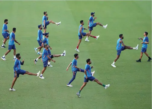  ?? Agence e ?? ±
Indian players attend a practice session at the Punjab Cricket Associatio­n Stadium in Mohali on Monday.