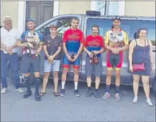  ?? - Crédits : CB32 ?? Entourés des élus, les lauréats du grand prix cycliste risclois organisé par le cyclo club madiranais