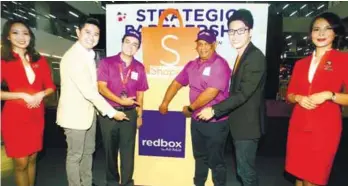  ??  ?? Fernandes (third from right) with RedBox chief executive officer Datuk Mohd Shukrie Mohd Salleh (third from left) and Ho (second from left) at the launch yesterday.